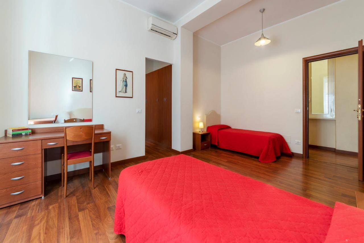 Piazza Re Di Roma Apartment Kültér fotó